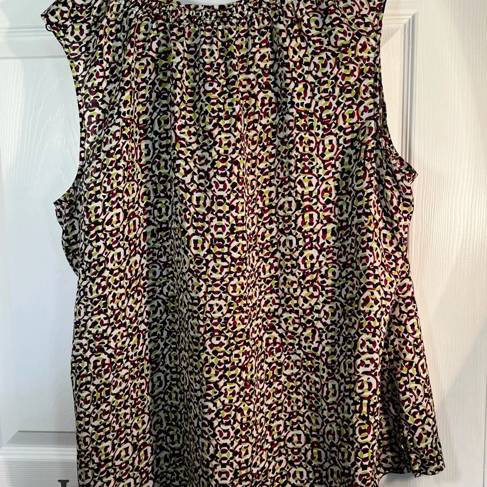 Sleeveless Printed Tie-Neck Women’s Top in Multi-Color - Picture 6 of 6